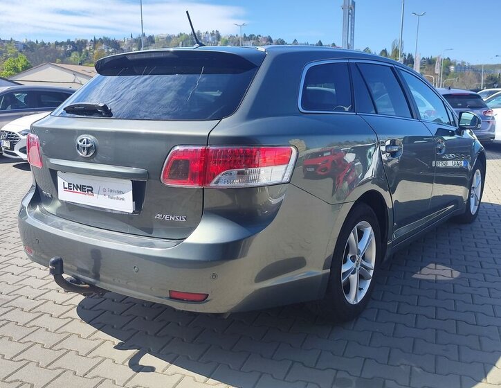 Toyota Avensis Kombi 2,0 l 93 kw