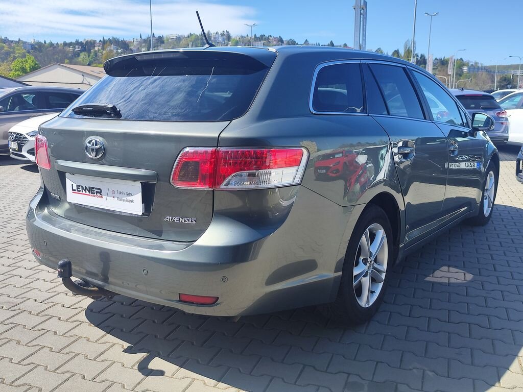 Toyota Avensis Kombi 2,0 l 93 kw