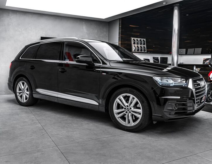 Audi Q7 4