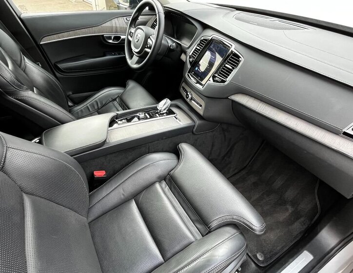 Volvo XC90 SUV / Terénní 2,0 l 335 kw