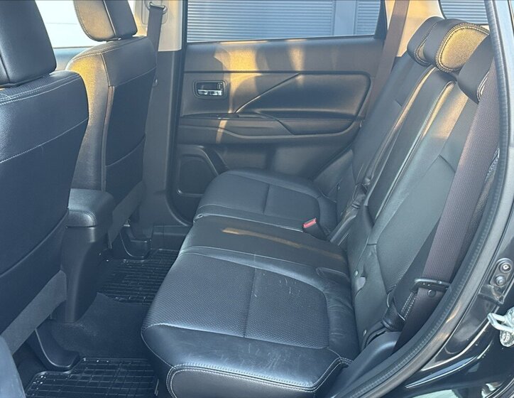 Mitsubishi Outlander SUV / Terénní 2,3 l 110 kw