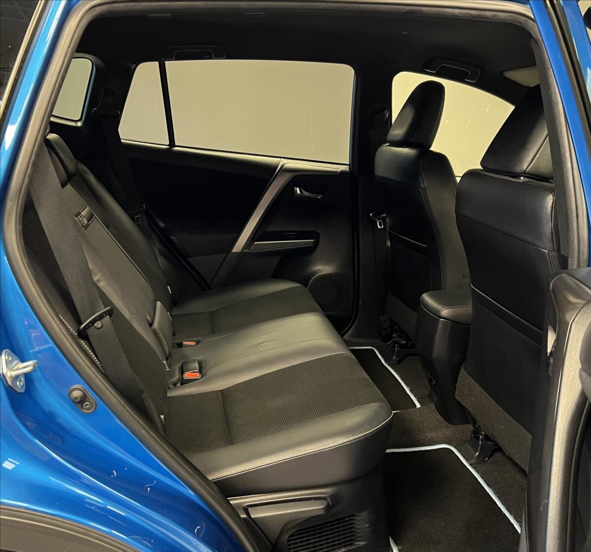 Toyota RAV4 SUV 2,5 l 114 kw