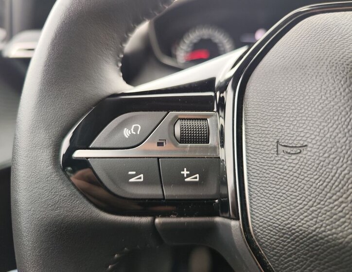 Peugeot 208 Hatchback 1,2 l 74 kw