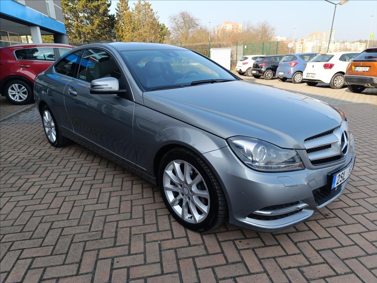Mercedes-Benz Třídy C Kupé 2,1 l 150 kw