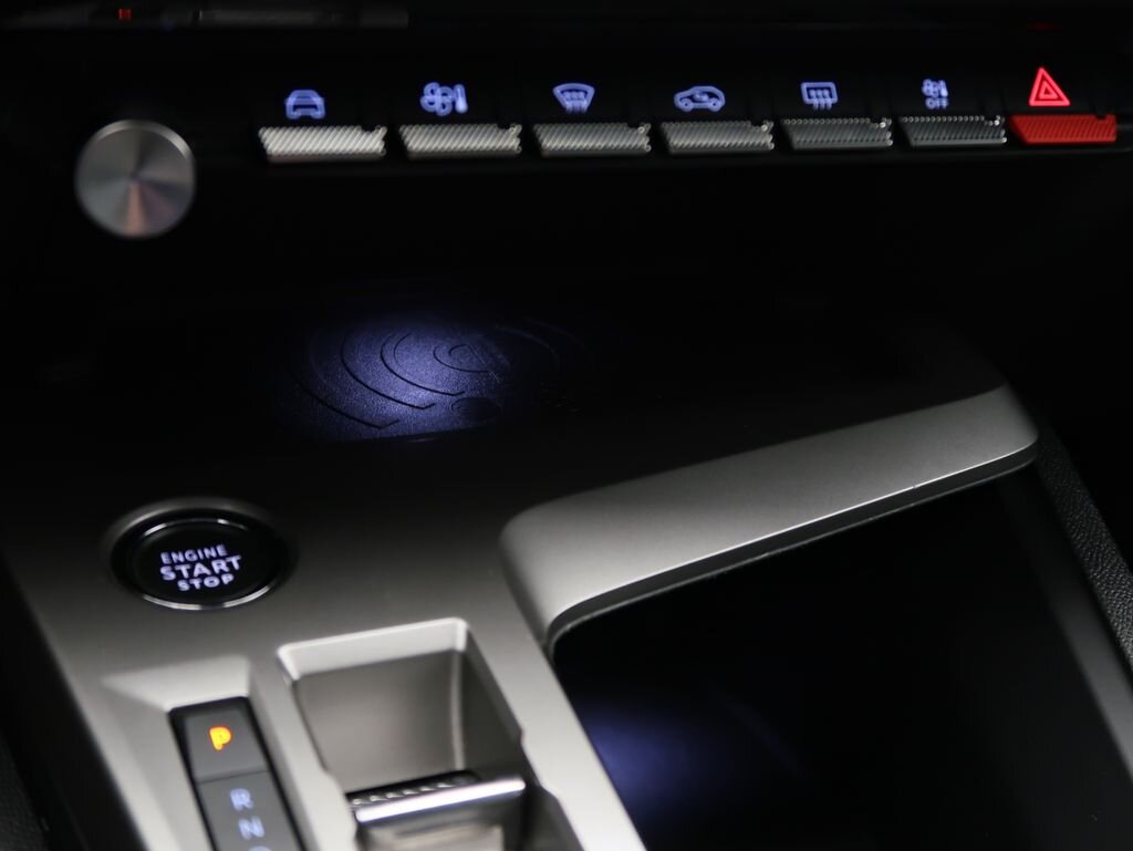 Peugeot 408 Liftback 1,2 l 96 kw