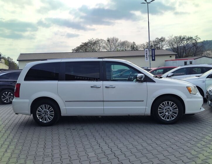 Lancia Voyager MPV 2,8 l 120 kw