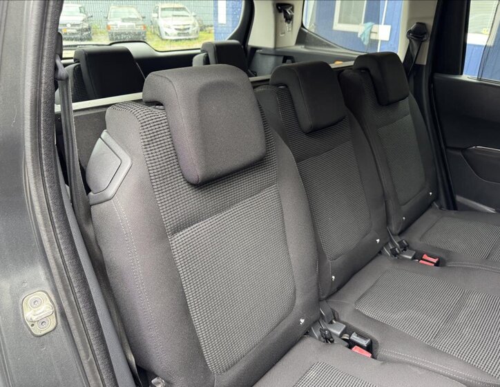 Peugeot 5008 Kombi 2,0 l 110 kw