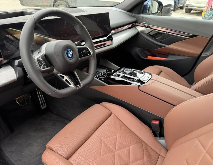 BMW i5 13