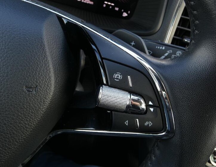 Škoda Karoq SUV / Terénní 1,5 l 110 kw