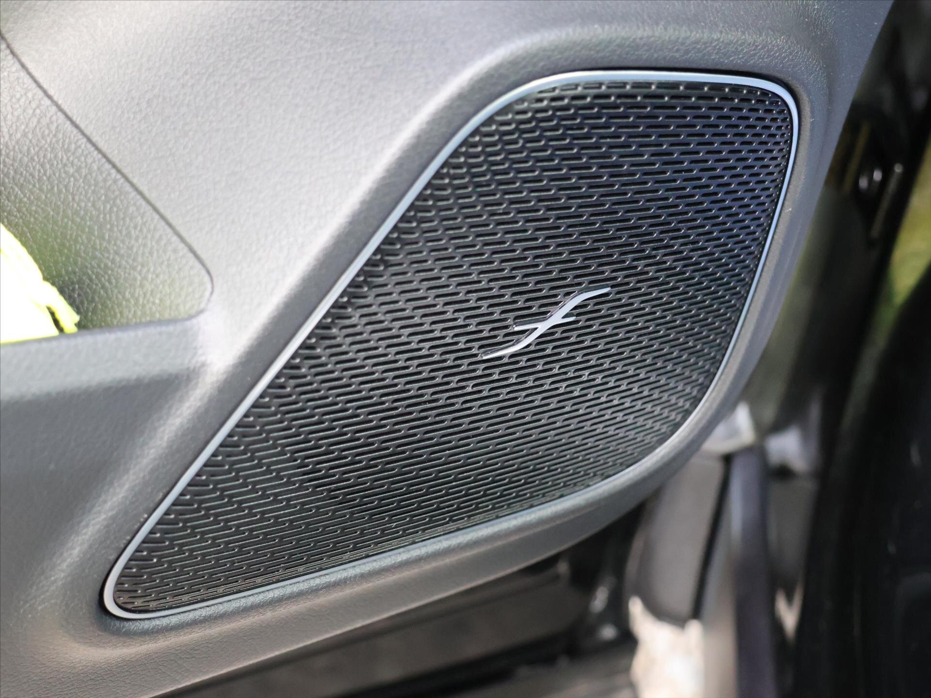 Mercedes-Benz GLB SUV 2,0 l 324 kw