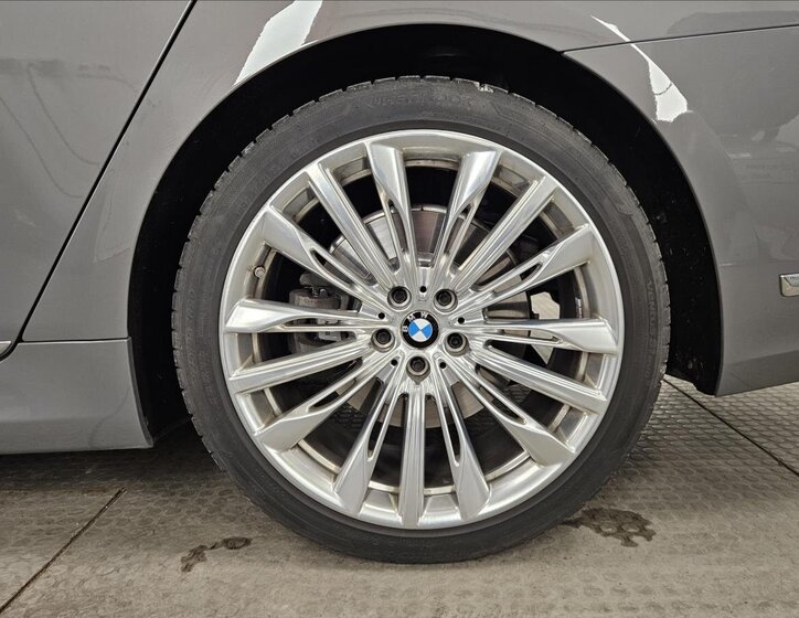 BMW Řada 7 Sedan / Limuzína 3,0 l 195 kw