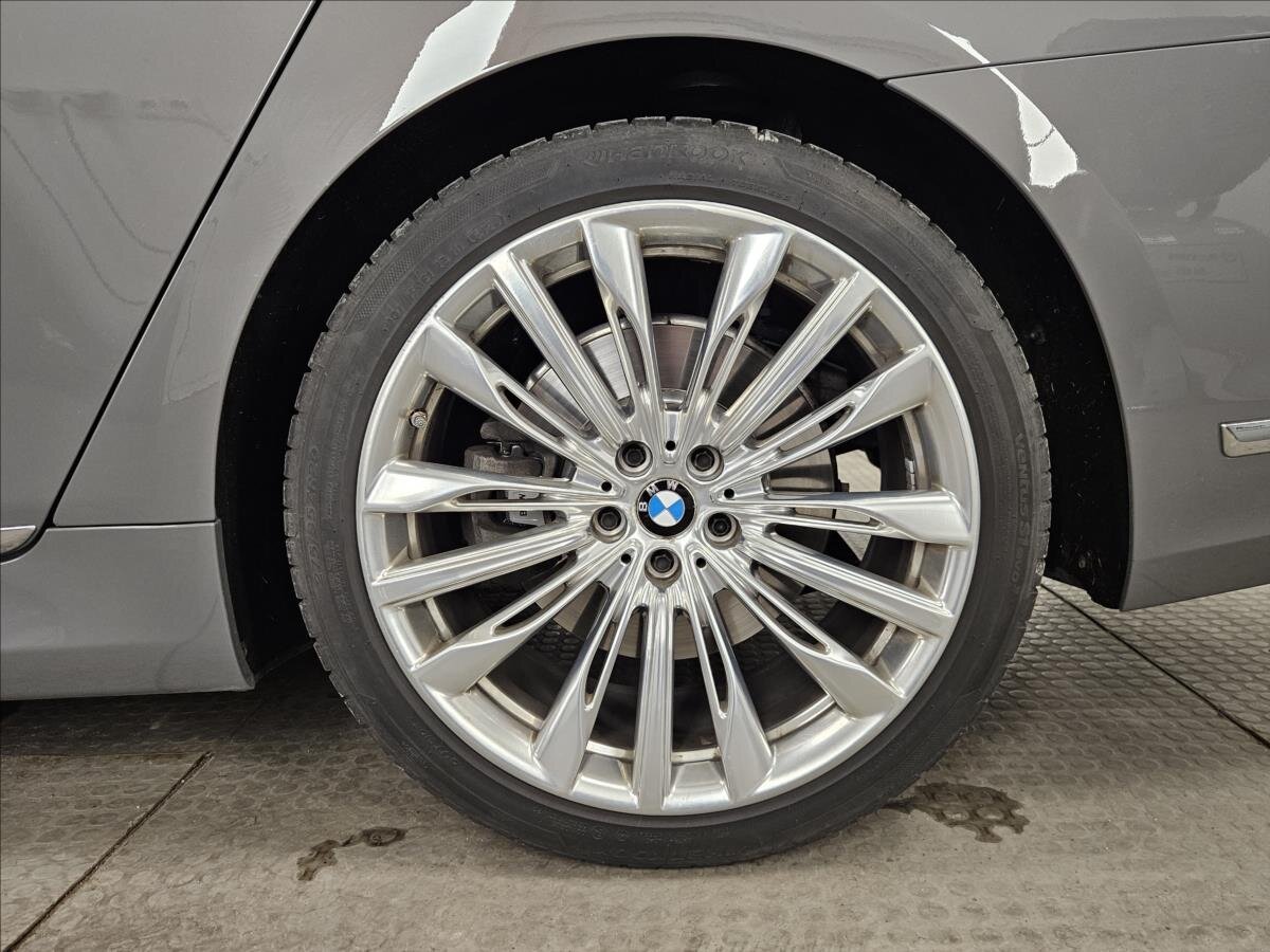 BMW Řada 7 Sedan / Limuzína 3,0 l 195 kw