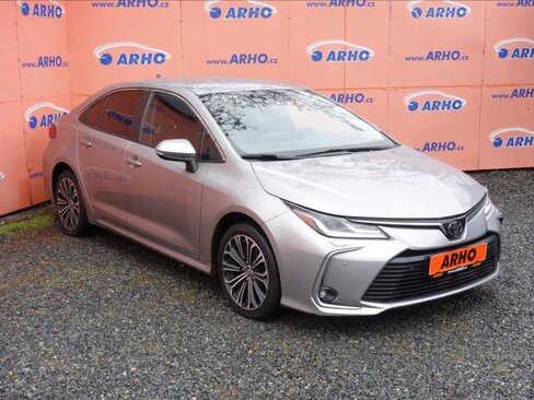 Toyota Corolla Sedan / Limuzína 1,6 l 97 kw