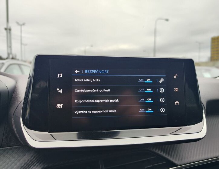 Peugeot 2008 SUV 1,2 l 96 kw