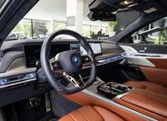 BMW i7 5