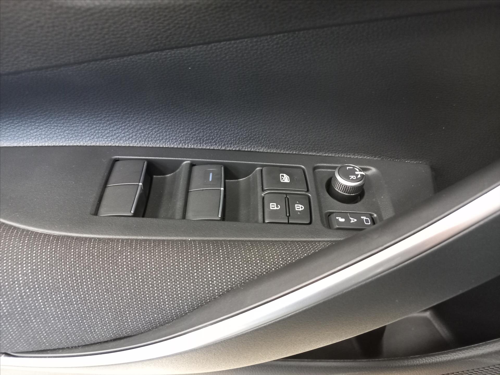 Toyota Corolla Sedan / Limuzína 1,8 l 72 kw