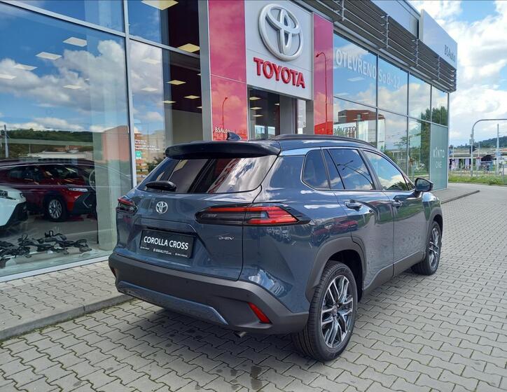 Toyota Corolla Cross 4