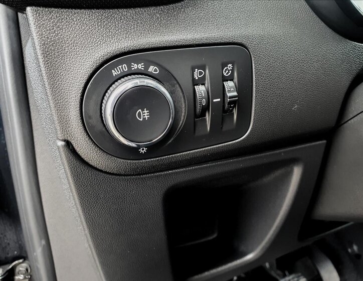 Opel Crossland X SUV / Terénní 1,5 l 75 kw