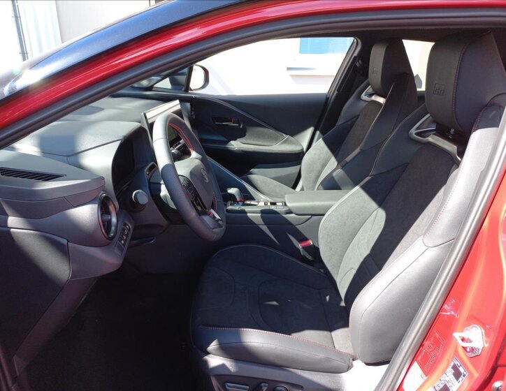 Toyota C-HR CUV 2,0 l 112 kw