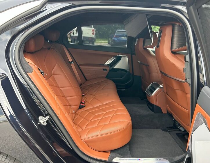 BMW i7 Sedan / Limuzína 0,0 400 kw