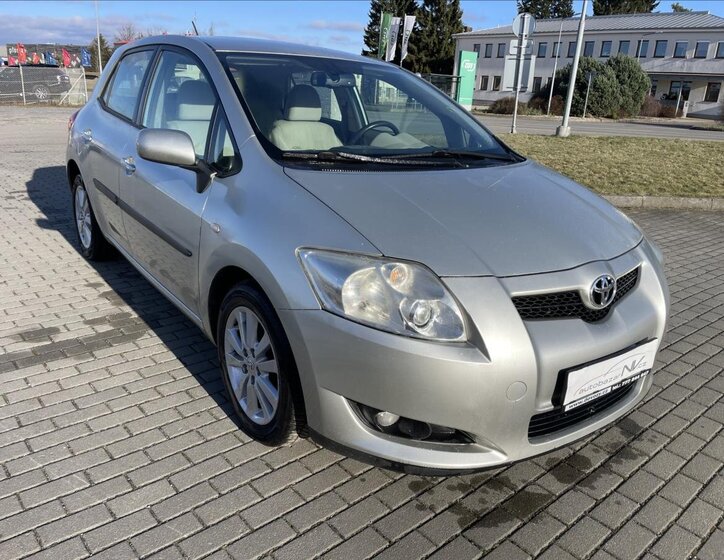 Toyota Auris Hatchback 2,0 l 93 kw