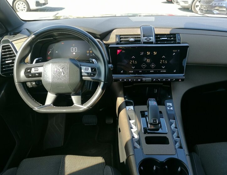 DS Automobiles DS7 Crossback 10