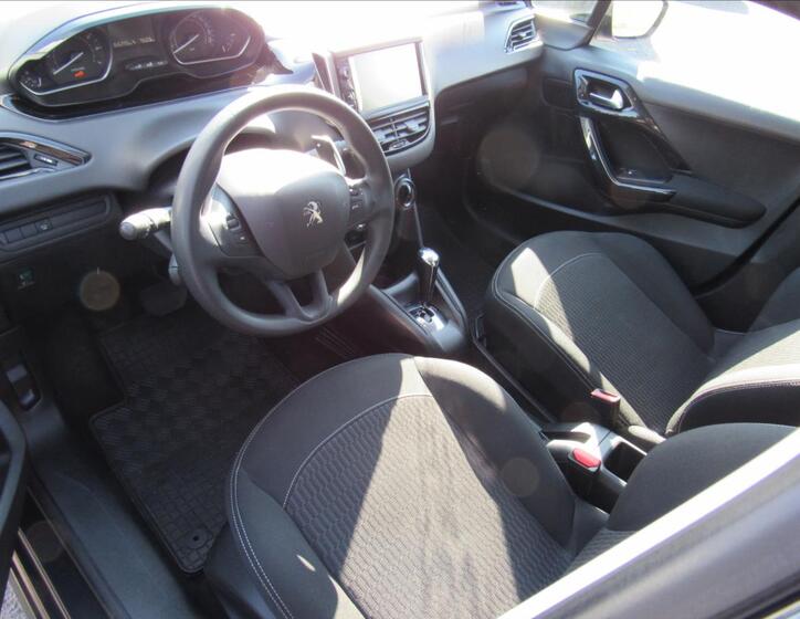 Peugeot 208 9
