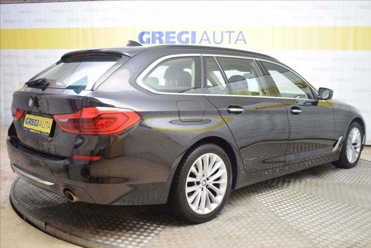 BMW Řada 5 Kombi 3,0 l 195 kw