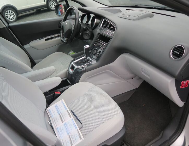 Peugeot 5008 MPV 2,0 l 120 kw