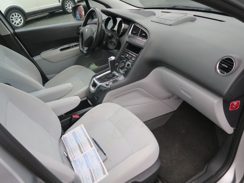 Peugeot 5008 MPV 2,0 l 120 kw