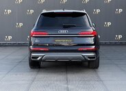 Audi Q7 8