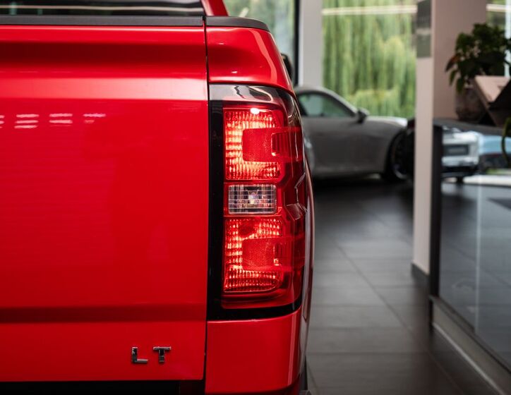 Chevrolet Silverado 18