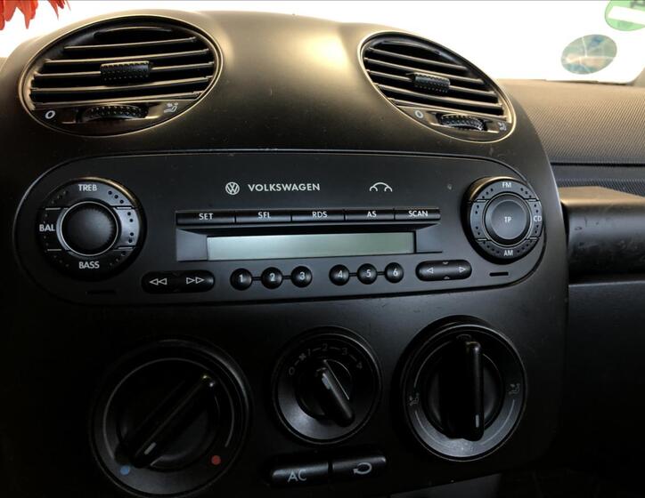 Volkswagen New Beetle 24