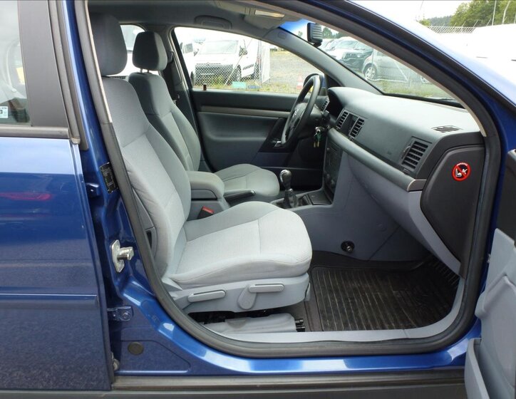 Opel Vectra Sedan / Limuzína 1,8 l 90 kw
