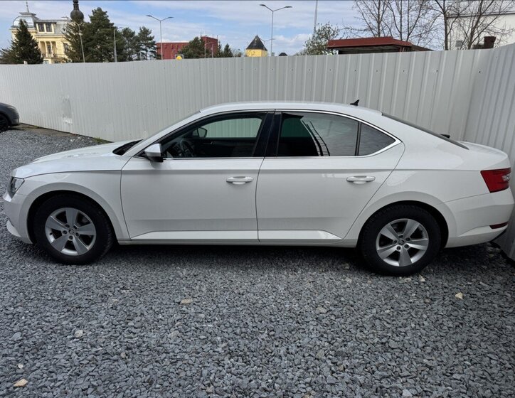 Škoda Superb Sedan / Limuzína 2,0 l 140 kw