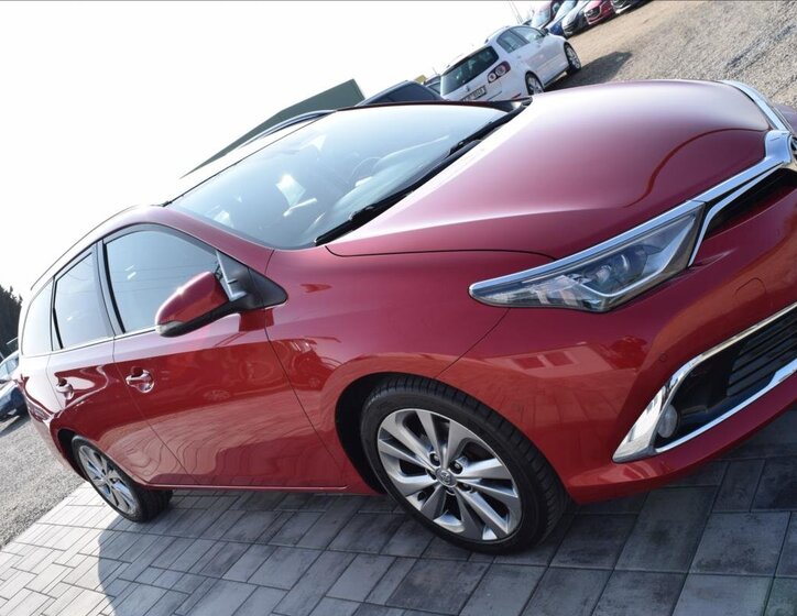 Toyota Auris Kombi 1,2 l 85 kw