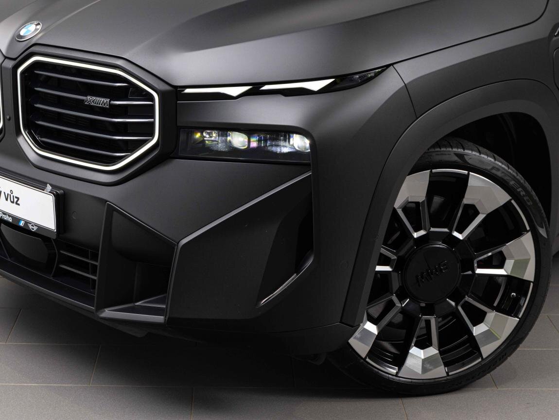 BMW XM SUV / Terénní 3,0 l 350 kw