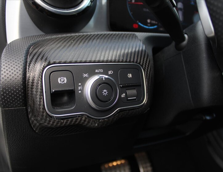 Mercedes-Benz CLA Kombi 1,3 l 193 kw