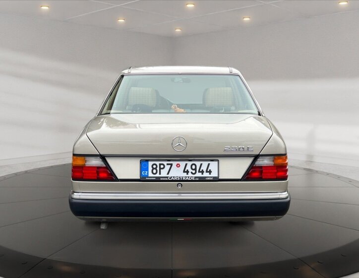 Mercedes-Benz 124 5