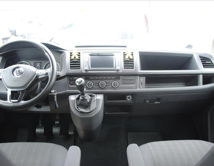 Volkswagen Caravelle 24