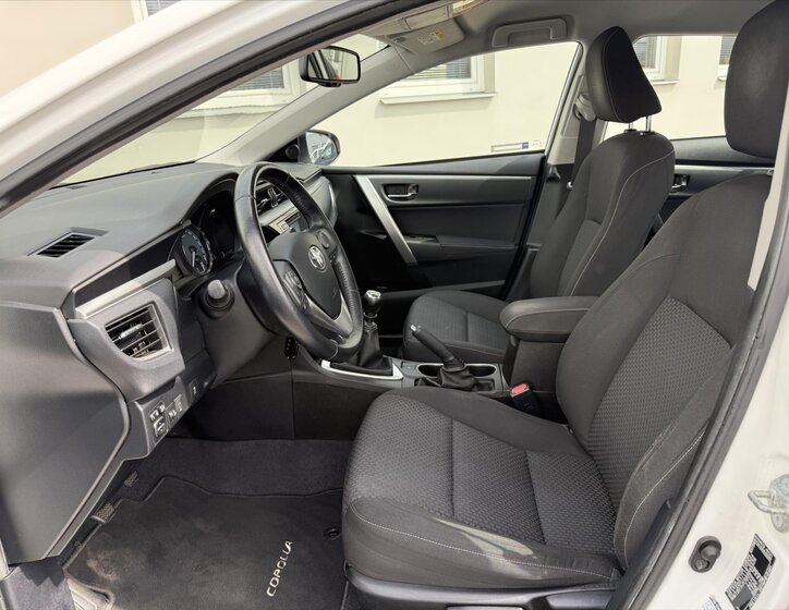 Toyota Corolla Sedan / Limuzína 1,6 l 97 kw