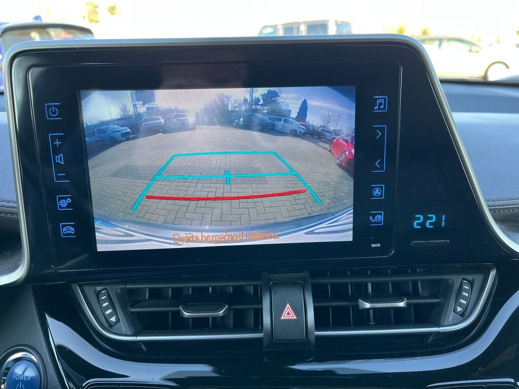 Toyota C-HR SUV / Terénní 1,8 l 72 kw