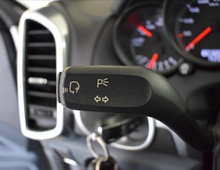 Porsche Cayenne SUV 4,8 l 405 kw