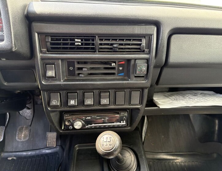 Lada Niva SUV / Terénní 1,7 l 60 kw