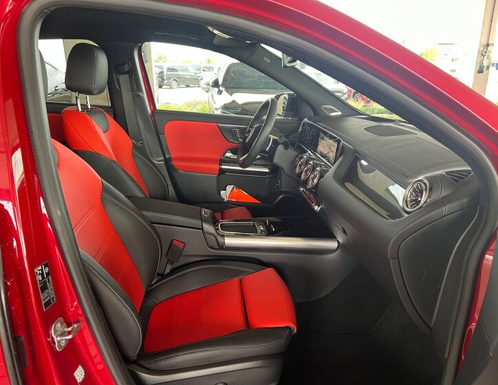 Mercedes-Benz GLA 13