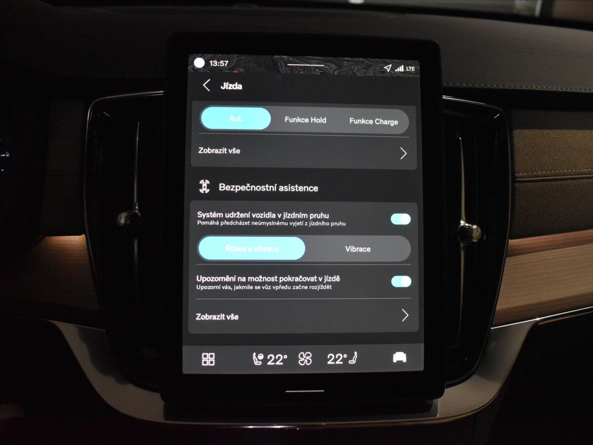 Volvo XC90 SUV / Terénní 2,0 l 228 kw