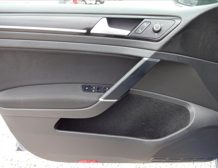 Volkswagen Golf Kombi 1,6 l 77 kw