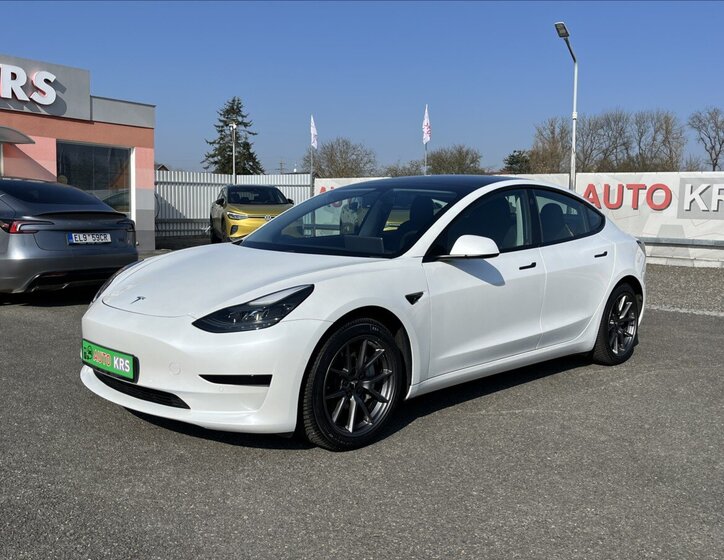 Tesla Model 3 Sedan / Limuzína 0,0 208 kw