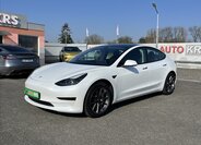 Tesla Model 3 Sedan / Limuzína 0,0 208 kw