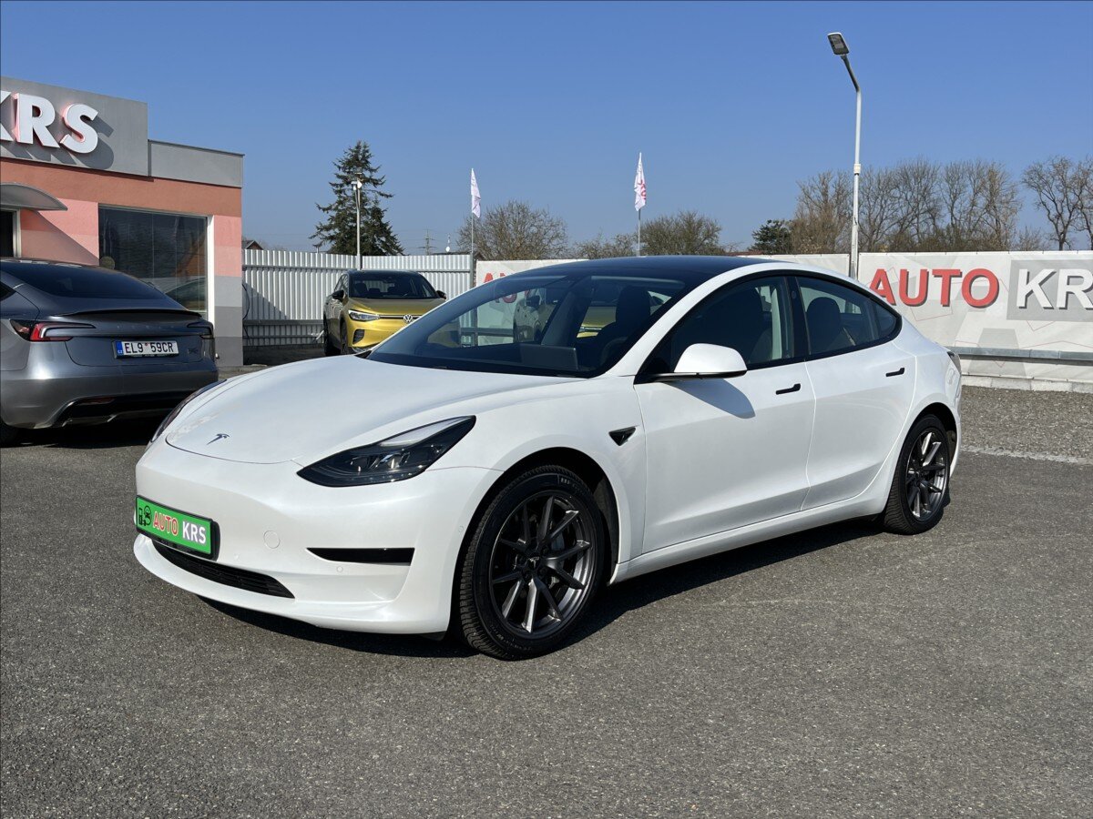 Tesla Model 3 Sedan / Limuzína 0,0 208 kw